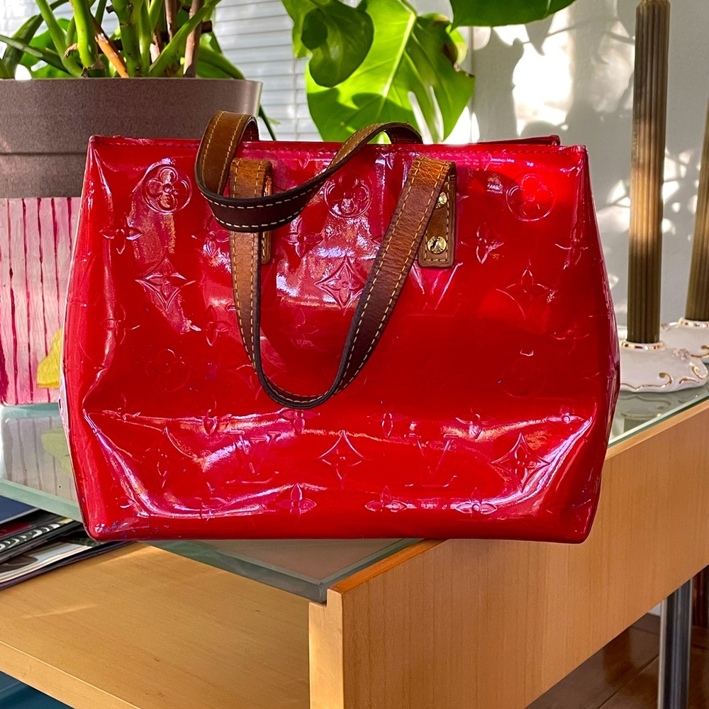 Louis Vuitton (real) Vernis small red tote